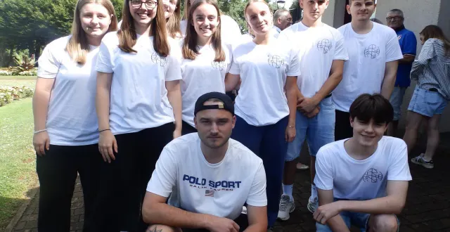 photo  les jeunes de la landjugend à leur arrivée à candé cet été.  &copy;  co 