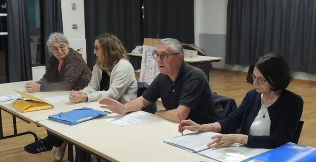 photo  bernard mercier et le bureauont animé la réunion.  &copy;  co 