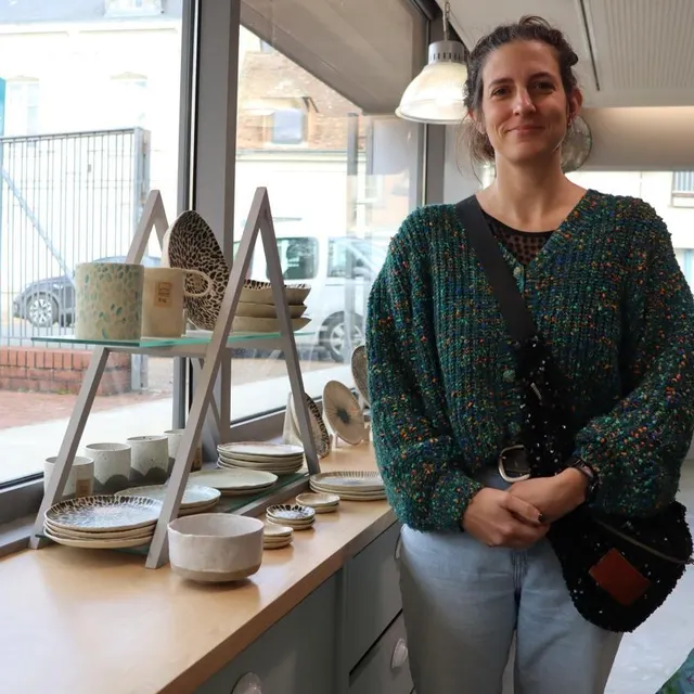 photo eugenie crétinon qui gère l’atelier nagori céramiques à yvré-l’évêque, exposait pour la 4e année consécutive au musée de la faïence et de la céramique à malicorne-sur-sarthe.  ©  ouest-france