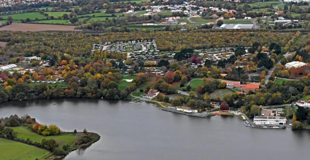 photo  l’agglomération choletaise compte plus de 107 000 habitants avec, sans surprise, cholet (à l’arrière-plan) en ville-centre.  &copy;  co – étienne lizambard 