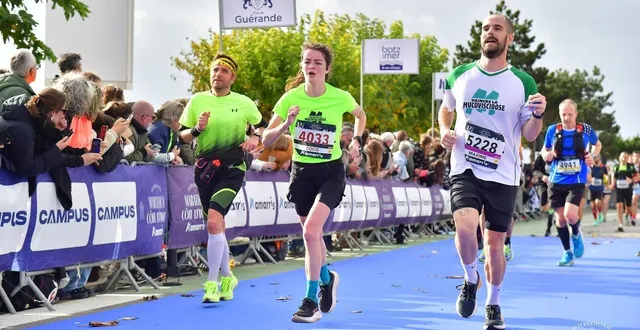 photo  la baule, esplanade lucien-barrière, 9 novembre 2025. en 3 heures et 57 minutes, colette maître a bouclé dimanche dernier son premier marathon. un véritable exploit pour cette jeune femme touchée par la mucoviscidose dont l’espérance de vie, à la naissance, n’excédait pas 30 ans.  &copy;  photo running 