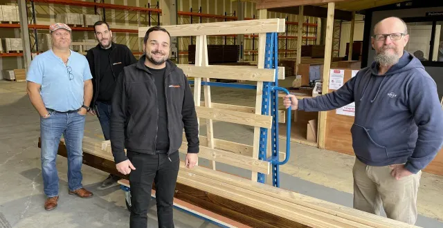 photo  le site de vente de matériel de bricolage et de construction intéresse autant les particuliers que les artisans spécialisés.  &copy;  le maine libre 