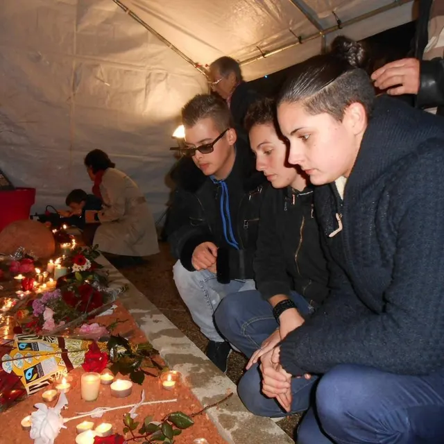 photo à changé, trois cents habitants ont rendu hommage aux victimes.  ©  photo archives le maine libre