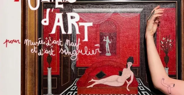 photo  lila a gardé une empreinte du tableau de jacqueline benoit, le salon rouge, sur sa peau. elle a participé en 2024 au rendez-vous piqué(e)s d’art qui permet de se faire tatouer au musée d’art naïf et d’arts singuliers de laval.  &copy;  collection privée 