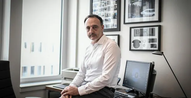 photo  christophe molmy, chef de la brigade de protection des mineurs et ancien directeur de la brigade de recherche et d’intervention (bri), dans son bureau à paris le 9 avril 2021.  &copy;  stéphane de sakutin/archives afp 