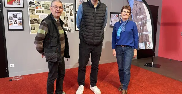 photo  vincent thibault (au centre), le directeur du cinéma confluences, aux côtés de denis freslon et elisabeth niveau de l’association parcé découverte et patrimoine qui ont installé une exposition sur marcel pagnol dans le hall du cinéma.  &copy;  ouest-france 
