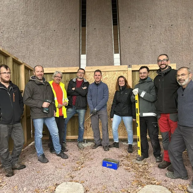photo depuis le début de l’année, thermocoax et les fourmis vertes travaillent ensemble dans le cadre d’ateliers bois pour confectionner l’abri à vélos après une commande de flers agglo.  ©  ouest-france