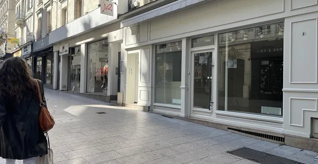 photo  l’enseigne comptoir des cotonniers a quitté la rue lenepveu il y a quelques semaines.  &copy;  ouest-france 