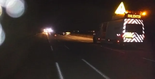 photo  pendant l’intervention des divers services de gendarmerie, pompiers, services départementaux et dépannage, la route d112 a été fermée.  &copy;  co 