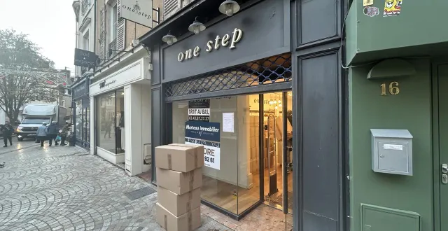 photo  place de la sirène, one step est fermé depuis le 1er novembre.  &copy;  le maine libre 