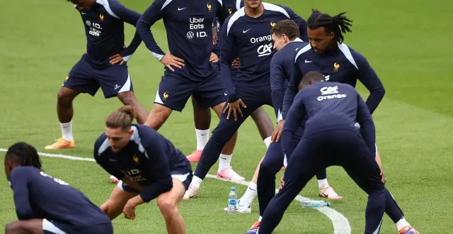 photo  quels sont les salaires de kylian mbappé et ses coéquipiers de l’équipe de france de football ?  &copy;  archive franck fife / afp 