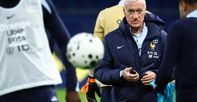 photo  le sélectionneur de l’équipe de france didier deschamps lors de l’entraînement des bleus au parc des princes, le 12 novembre 2025.  &copy;  franck fife / afp 