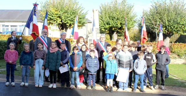 photo  cette année, la cérémonie pour les quatre villages s’est tenue à thoiré-sur-dinan.  &copy;  le maine libre 