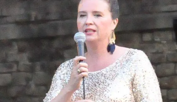 photo  diana higbee chantera dimanche après-midi.  &copy;  maine libre 