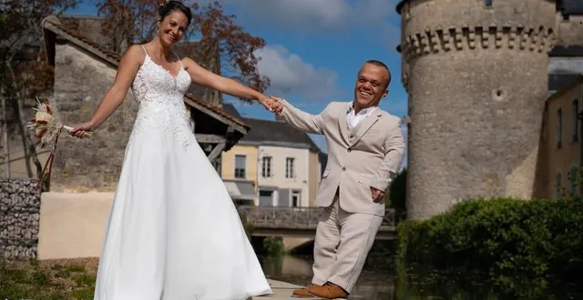 photo  anthony, alias passe-muraille, et son épouse, sous l’œil du photographe johan chambrier le jour de leur mariage le 22 octobre en sarthe.  &copy;  johan chambrier 