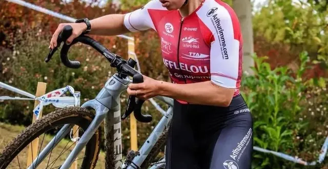 photo  hugoline roger dispute les troisième et quatrième manche de coupe de france de cyclo-cross, ce samedi et dimanche, à quelneuc (morbihan).  &copy;  éloïse photography 