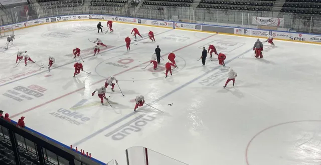 photo  les roumains du gyergyoi hk à l’entraînement à l’iceparc.  &copy;  ouest france 