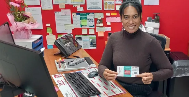 photo  les personnes intéressées par le dispositif atchoum et qui désirent acheter des tickets de transport peuvent se rapprocher de marsy keren, à sées, agente administrative à la communauté de communes.  &copy;  ouest-france. 