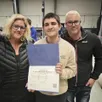 photo  nathaël fleury est allonnais. ici avec ses parents lors de la remise du diplôme le 12 novembre. 