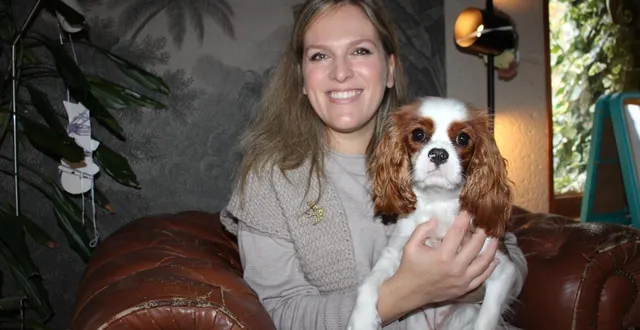 photo  sophie dumain, avec « violetta », qui l’accompagne à son cabinet et en établissement d’hébergement pour personnes âgées dépendantes (ehpad).  &copy;  ouest-france 
