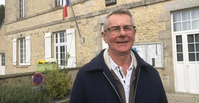 photo  le maire de semallé, jean-patrick leroux, est premier édile de sa commune depuis trente-sept ans.  &copy;  ouest-france 