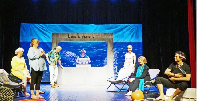 photo  tous les protagonistes sur le pont du navire. une pièce à ne pas manquer.  &copy;  ouest-france 
