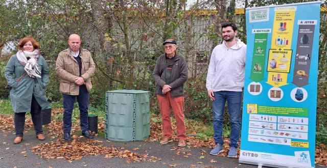 photo  aurélie jouin, développement territorial, xavier mazerat, vice-président val de sarthe, paul massart, garden café, et tristan paris présentent les actions de la semaine.  &copy;  ouest-france 