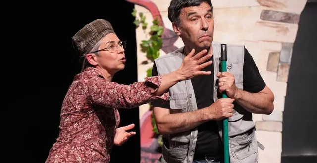 photo  corinne delpy, en recherche d’informations pour créer sa société, avec ludovic étranger au village.  &copy;  vision o’tentik évelyne menard 