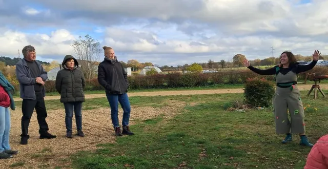 photo  albane artiste clown a conté l’histoire de la ferme du frêne.  &copy;  le maine libre 
