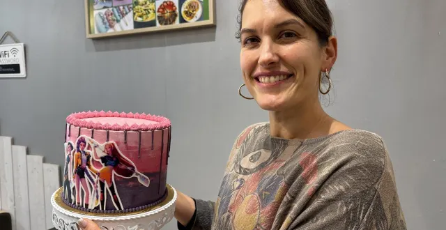 photo  sophie dagron continue à proposer ses pâtisseries créatives dans son restaurant, malgré la fermeture de sa boutique rue cazault.  &copy;  ouest-france 