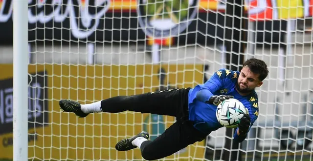 photo  ewan hatfout, ici à l’échauffement face au red star, va retrouver une place de titulaire dans les buts du mans fc en coupe de france. comme la saison dernière.  &copy;  elsa rancel / ouest-france 