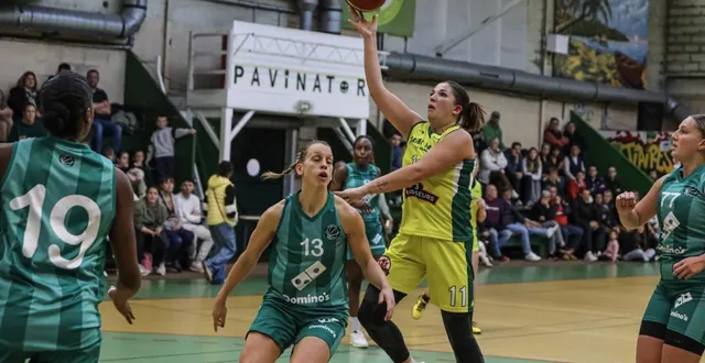photo  les filles de saint-pavin disputent un match capital ce samedi.  &copy;  archives le maine libre 