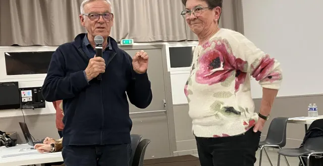 photo  le maire, dominique bréjeon et la présidente sortante, évelyne nicaise.  &copy;  co. 