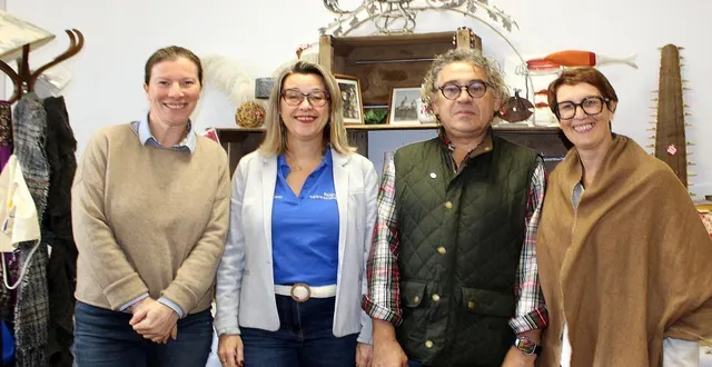 photo  céline, sylvie, eric et sandra ont encore des trésors à faire découvrir ce matin au centre culturel.  &copy;  le maine libre 