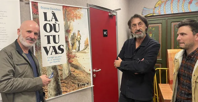 photo  étienne davodeau (à gauche) en compagnie de thierry dupont, directeur de la médiathèque de mûrs-erigné et julien gaboriau, responsable du ccas mûrs-érigné.  &copy;  ouest-france 