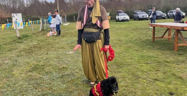 photo  lina et christian ont revêtu leur plus beau costume pour tenter de décrocher la médaille à thorée-les-pins (sarthe).  &copy;  ouest-france 