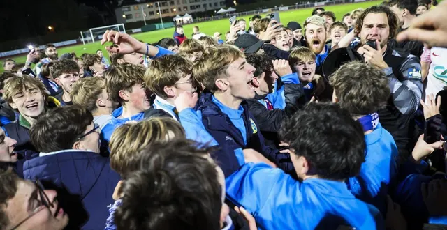 photo  la liesse après la victoire, sur le terrain du stade henry-jeanne de bayeux (calvados).  &copy;  charles bury / ouest-france 