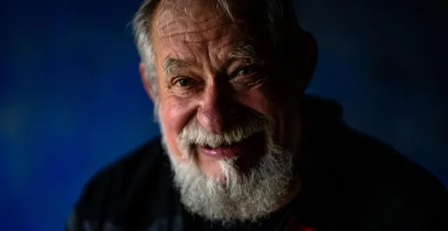 photo  daniel loquet, « accompagnateur de haies » : « les arbres me parlent et me font du bien. »  &copy;  erwan balanca 