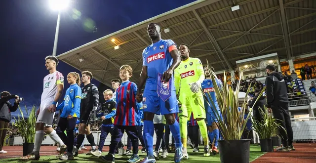 photo  samedi 15 novembre 2025, les joueurs du bayeux fc ont affronté le sm caen lors du 7e tour de la coupe de france de football, à bayeux.  &copy;  charles bury, ouest-france 