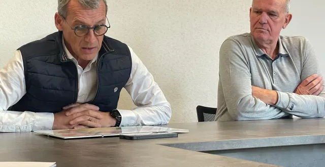 photo  yvan goulette, à gauche, et philippe forges présentent ensemble une liste aux prochaines élections municipales de mars 2026.  &copy;  ouest-france 