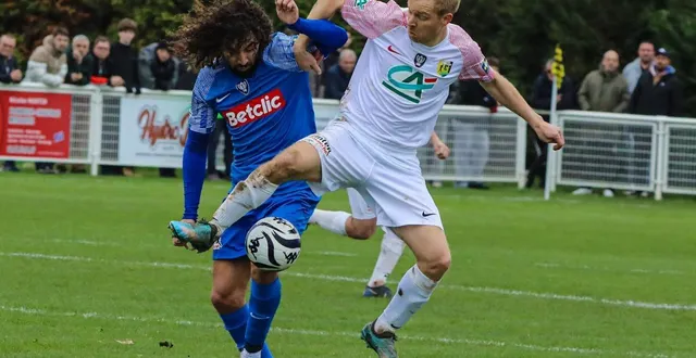 photo  beaumont (en blanc) est tombé après un beau combat face à aubervilliers.  &copy;  le maine libre 