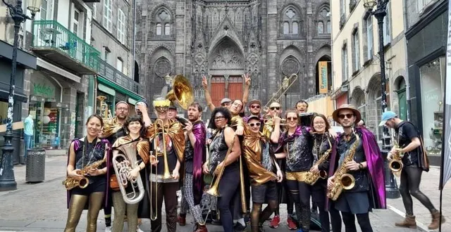 photo  les rillettes de belleville, une fanfare de paris belleville, sera présente à la nuit des couleurs de la ferté-bernard (sarthe) le 6 décembre 2025.  &copy;  fanfare rillette 