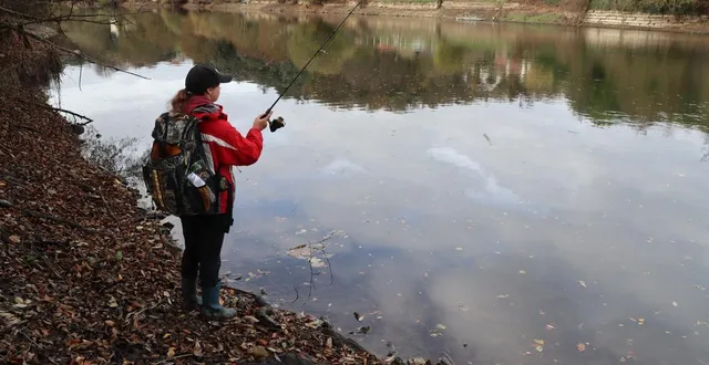 photo  seule jeune fille engagée dans le junior fishing tour, calie godefroy disputera la finale régionale de pêche aux leurres en juin 2026 à la ferrière en vendée.  &copy;  ouest-france 