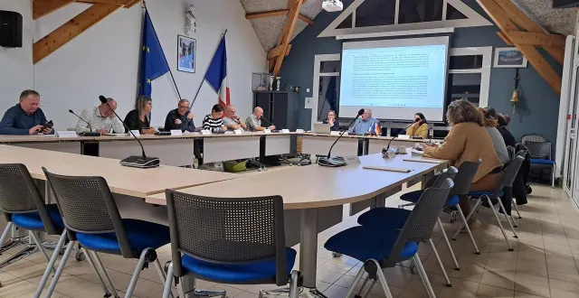 photo  le conseil municipal délibère sur les différents points de l’ordre du jour.  &copy;  ouest-france 