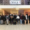 photo vingt élèves de la classe défense du collège dolto ont reçu les sept membres de l’équipe du chasseur de mines l’aigle, dans le cadre des cérémonies du 11 novembre.