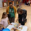 photo l’opération « goûter en famille » a attiré de jeunes visiteurs qui ont confectionné des granolas croustillants.