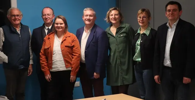 photo  de gauche à droite : philippe jidouard (adjoint au maire), christophe alligné (conseiller municipal dans la minorité), manon belgrand (nouvelle colistière), frédéric leveillé (maire), hélène jolivet (nouvelle colistière), clothilde michel (adjoint au maire) et hervé lasne (adjoint au maire). tous seront sur la liste municipale menée par l’édile sortant pour les élections en 2026.  &copy;  ouest-france 