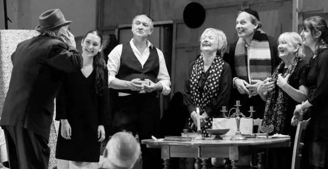 photo  des petits moments de bonheur émaillent la vie cachée de la famille frank, dans le grenier.  &copy;  ouest-france 