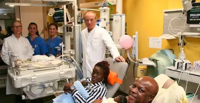 photo  les parents attendent désormais le feu vert de l’équipe médicale pour rentrer à la maison avec leurs cinq bébés.  &copy;  @hopital de la charité de berlin 