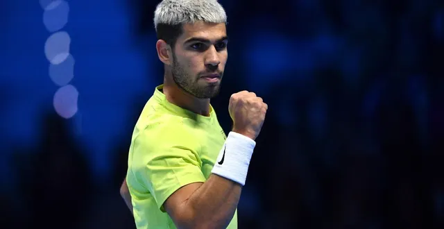 photo  carlos alcaraz termine l’année dans la peau du numéro 1 mondial.  &copy;  valerio pennicino / afp 